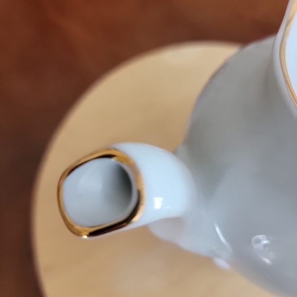 Royal Kent Poland Embossed White with Gold Trim Tea/Coffee/Chocolate P… - Picture 8 of 11
